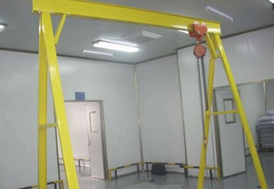 Movable portal gantry crane